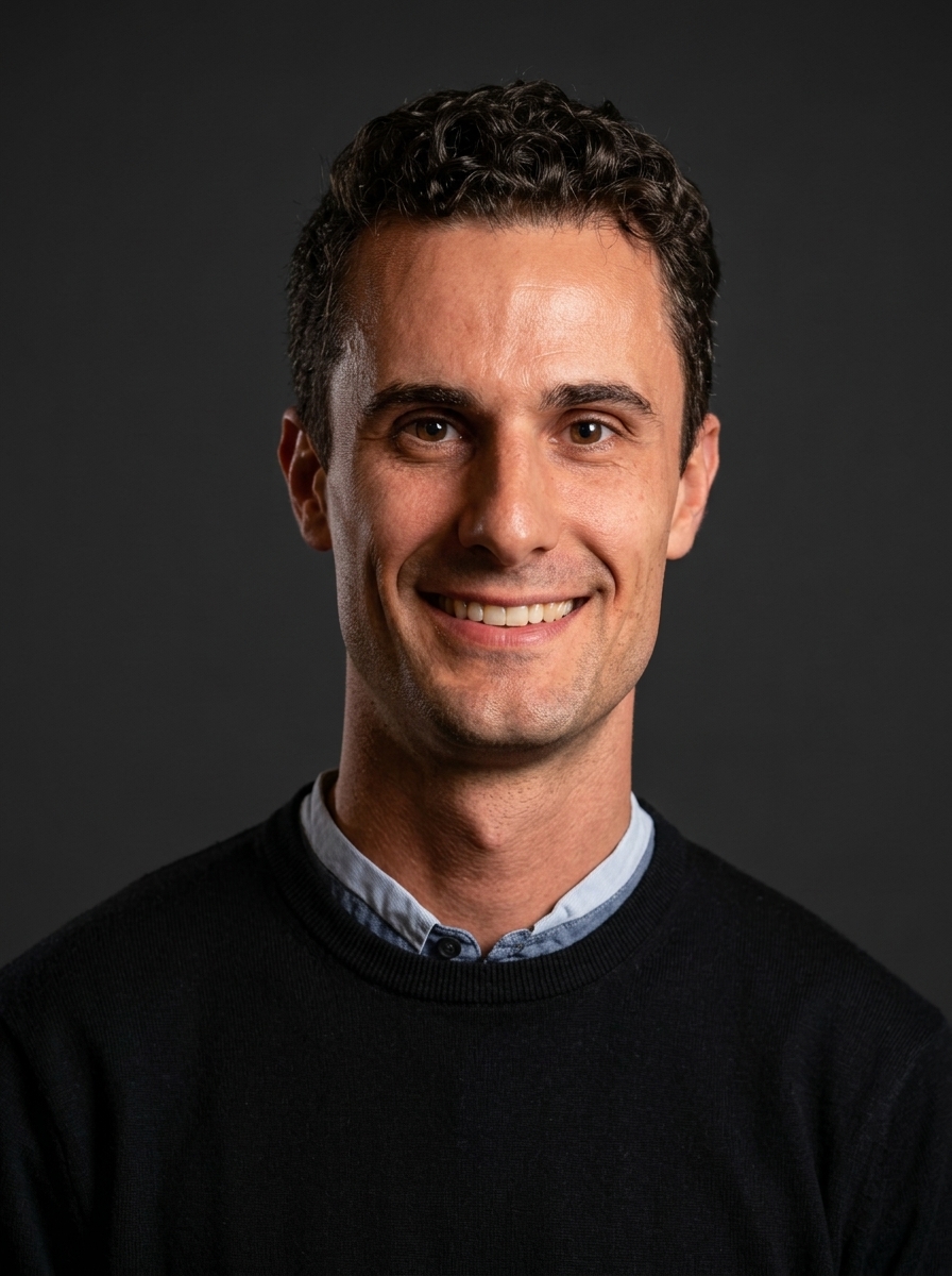 Alvaro Burgos headshot
