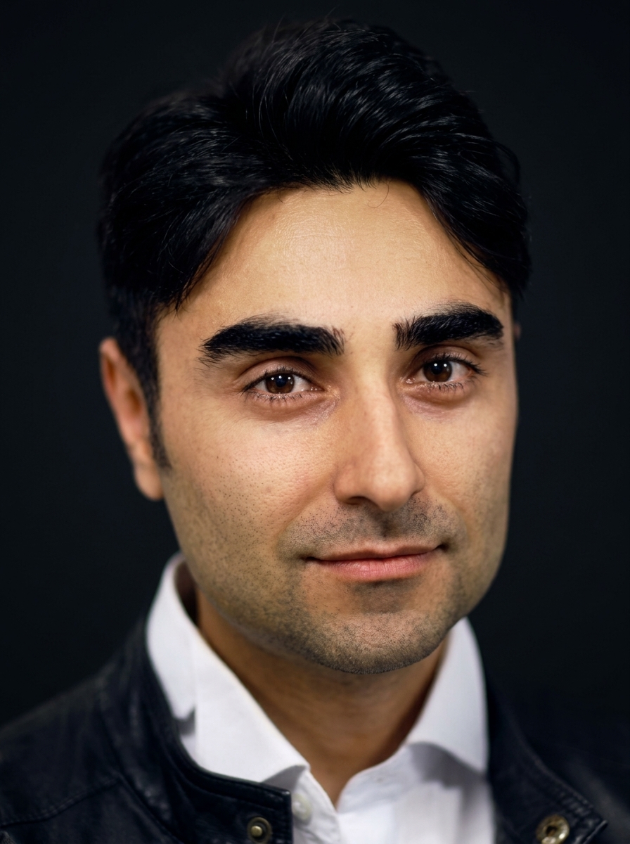 Barmak Heshmat headshot