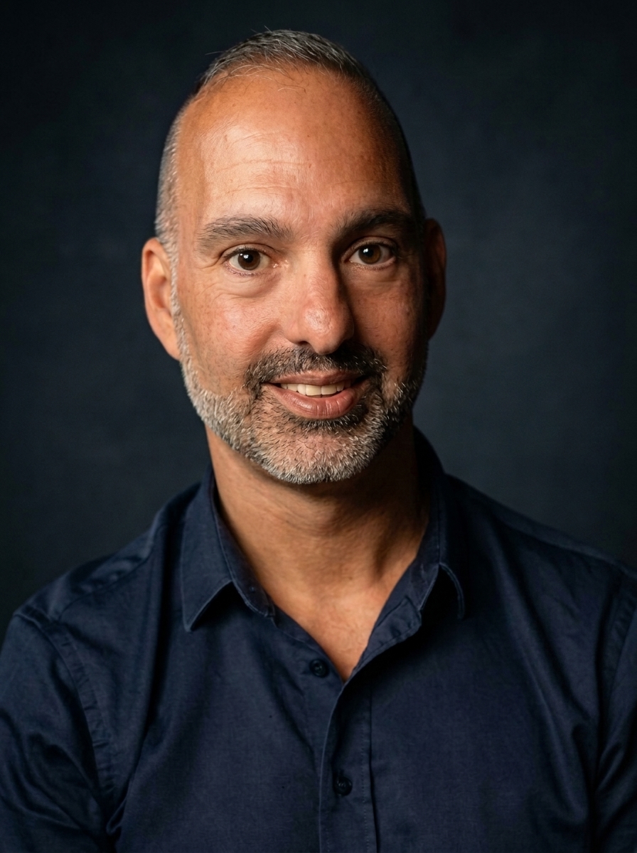 Cenk Sidar headshot