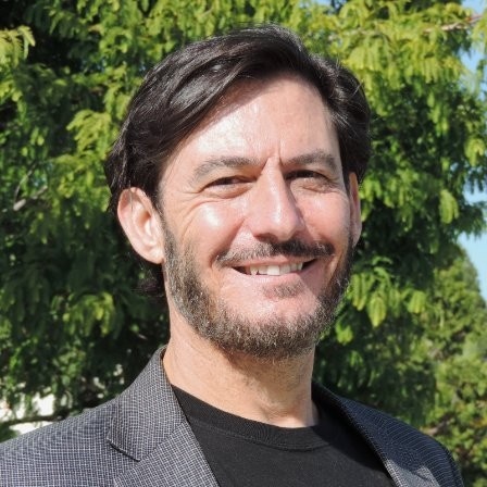 Derek Proudian headshot