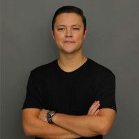 Derick Manlapeg headshot