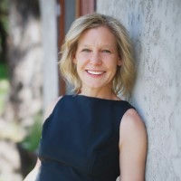 Jennifer Schneider headshot