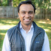 Reza Rahman headshot