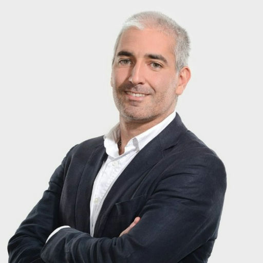 Rodrigo Alvez headshot