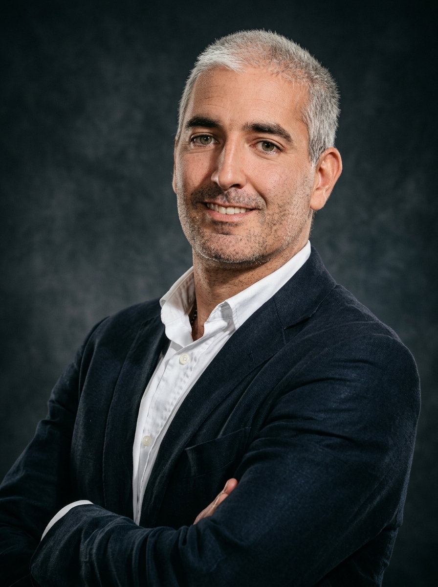 Rodrigo Alvez headshot