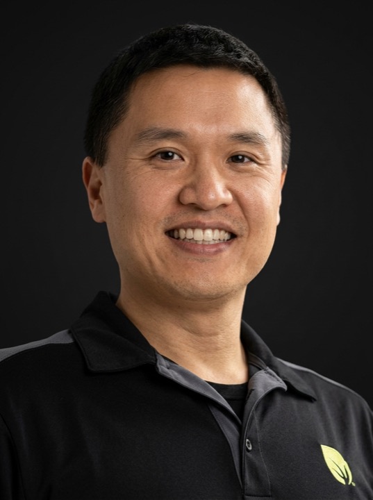 Charles Huang headshot