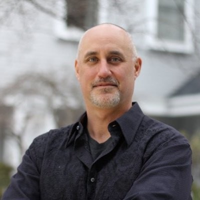 Carlos Cashman headshot