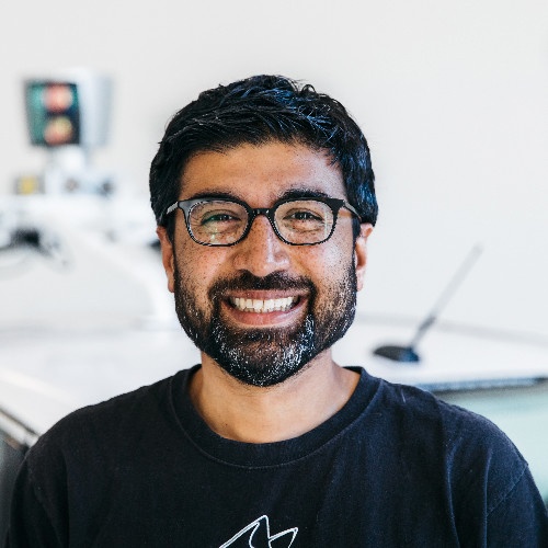 Faraz Khan headshot