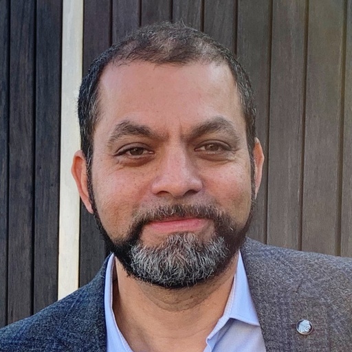 Imran Haque headshot