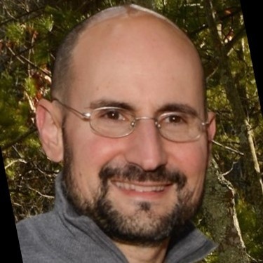 Nicos Vekiarides headshot